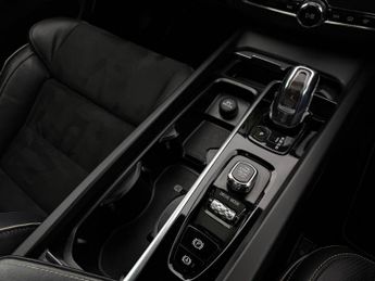 Volvo XC60 2.0h T8 Twin Engine 10.4kWh R-Design Pro Auto AWD Euro 6 (s/s) 5