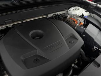 Volvo XC60 2.0h T8 Twin Engine 10.4kWh R-Design Pro Auto AWD Euro 6 (s/s) 5