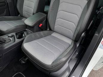 Volkswagen Tiguan 2.0 TDI R-Line DSG 4Motion Euro 6 (s/s) 5dr