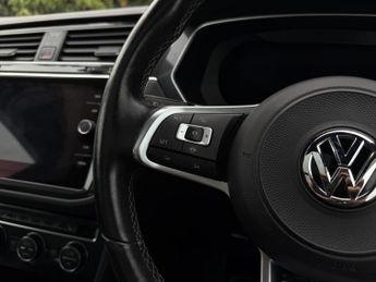 Volkswagen Tiguan 2.0 TDI R-Line DSG 4Motion Euro 6 (s/s) 5dr