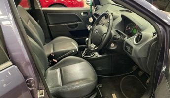 Ford Fiesta 1.6 Ghia 5dr