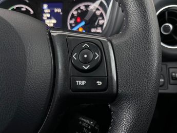Toyota Yaris 1.5 VVT-h Y20 Bi-tone Hatchback 5dr Petrol Hybrid E-CVT Euro 6 (