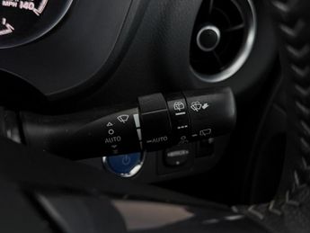Toyota Yaris 1.5 VVT-h Y20 Bi-tone Hatchback 5dr Petrol Hybrid E-CVT Euro 6 (