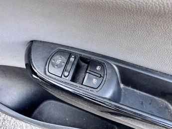 Vauxhall Corsa 1.4i ecoTEC SE Nav Euro 6 5dr