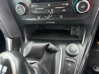 Ford Focus 1.0T EcoBoost Titanium Euro 6 (s/s) 5dr