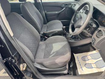Ford Focus 1.6i 16v LX 5dr