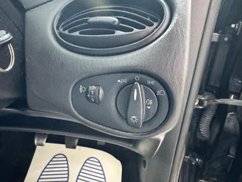 Ford Focus 1.6i 16v LX 5dr