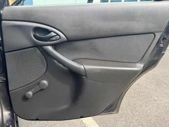 Ford Focus 1.6i 16v LX 5dr