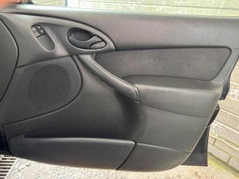 Ford Focus 1.6i 16v LX 5dr