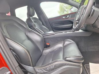 Volvo XC60 2.0 D5 PowerPulse R-Design Auto AWD Euro 6 (s/s) 5dr