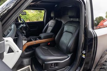 Land Rover Defender 90 3.0 D250 MHEV X-Dynamic SE Hard Top SUV 3dr Diesel Auto 4WD SWB 