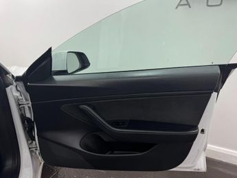 Tesla Model 3 Standard Range Plus Auto RWD 4dr