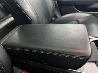 Tesla Model 3 Standard Range Plus Auto RWD 4dr