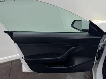 Tesla Model 3 Standard Range Plus Auto RWD 4dr