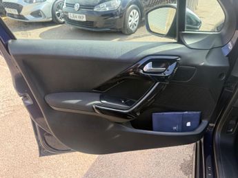 Peugeot 208 1.2 PureTech Signature Euro 6 (s/s) 5dr