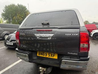 Toyota Hilux 2.4 D-4D Invincible Auto 4WD Euro 6 (s/s) 4dr (TSS)
