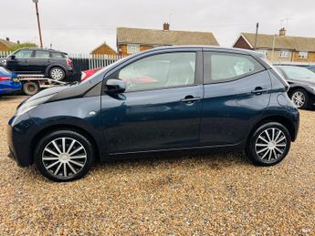 Toyota AYGO 1.0 VVT-i x-play x-shift Euro 6 5dr