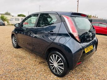 Toyota AYGO 1.0 VVT-i x-play x-shift Euro 6 5dr