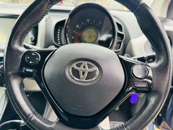 Toyota AYGO 1.0 VVT-i x-play x-shift Euro 6 5dr
