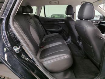 MG MG5 61.1kWh Trophy Long Range Auto 5dr