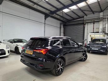 MG MG5 61.1kWh Trophy Long Range Auto 5dr