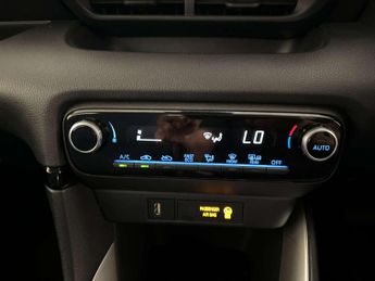 Toyota Yaris 1.5 VVT-h Icon Hatchback 5dr Petrol Hybrid E-CVT Euro 6 (s/s) (1
