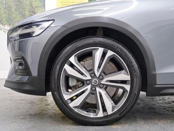 Volvo V60 Cross Country 2.0 T5 Plus Estate 5dr Petrol Auto AWD Euro 6 (s/s) (250 ps)