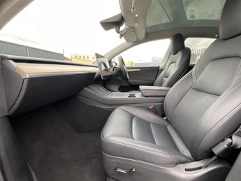 Tesla Model Y LONG RANGE AWD