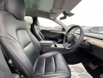 Tesla Model Y LONG RANGE AWD