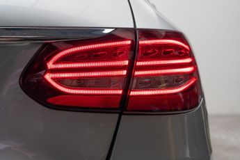 Mercedes-Benz C Class 2.1 C250d AMG Line (Premium Plus) 7G-Tronic+ Euro 6 (s/s) 5dr