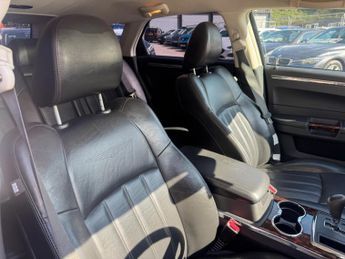 Chrysler 300C 3.0 CRD V6 LUX 5dr
