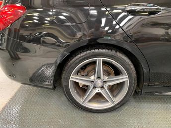 Mercedes-Benz C Class 2.1 C220d AMG Line (Premium) 7G-Tronic+ Euro 6 (s/s) 4dr