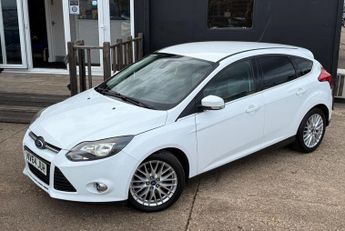 Ford Focus 1.0T EcoBoost Zetec Navigator Euro 5 (s/s) 5dr