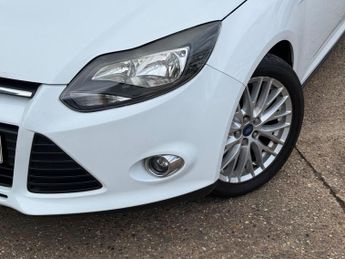 Ford Focus 1.0T EcoBoost Zetec Navigator Euro 5 (s/s) 5dr