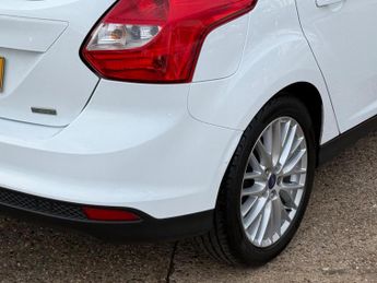 Ford Focus 1.0T EcoBoost Zetec Navigator Euro 5 (s/s) 5dr