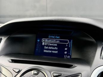Ford Focus 1.0T EcoBoost Zetec Navigator Euro 5 (s/s) 5dr
