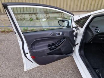 Ford Fiesta 1.0T EcoBoost Zetec Euro 5 (s/s) 5dr