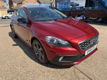Volvo V40 Cross Country 2.0 D2 Lux Nav Hatchback 5dr Diesel Auto Euro 6 (s/s) (120 ps), 