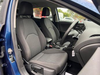 SEAT Leon 1.6 TDI CR SE DSG Euro 5 (s/s) 5dr