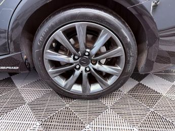 Lexus IS 2.5 300h Advance E-CVT Euro 6 (s/s) 4dr