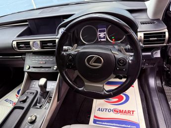 Lexus IS 2.5 300h Advance E-CVT Euro 6 (s/s) 4dr