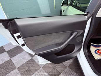 Tesla Model Y (Dual Motor) Long Range Auto 4WDE 5dr