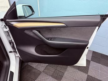Tesla Model Y (Dual Motor) Long Range Auto 4WDE 5dr