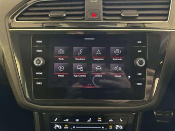 Volkswagen Tiguan 1.5 TSI R-Line Edition SUV 5dr Petrol DSG Euro 6 (s/s) (150 ps)