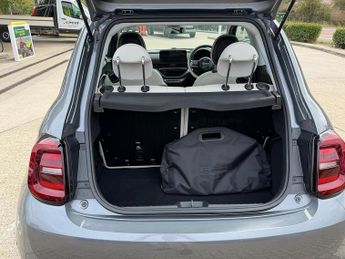 Fiat 500e 42kWh La Prima Hatchback 3dr Electric Auto (118 ps)