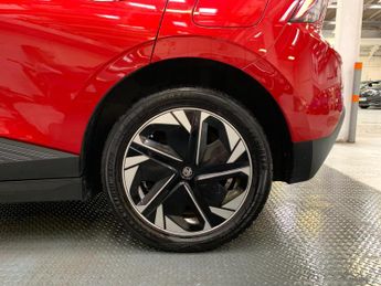 MG MG4 64kWh SE Long Range Auto 5dr