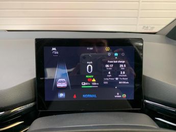 MG MG4 64kWh SE Long Range Auto 5dr