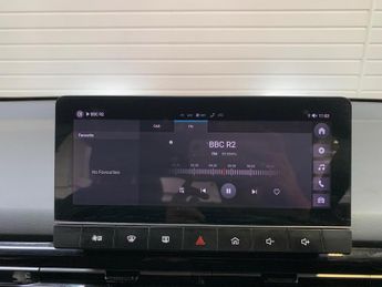 MG MG4 64kWh SE Long Range Auto 5dr