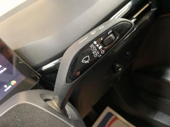 MG MG4 64kWh SE Long Range Auto 5dr