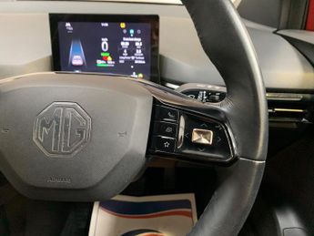 MG MG4 64kWh SE Long Range Auto 5dr